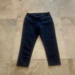 Z zella black capri crop pocket leggings med